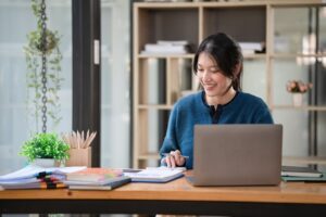 Young woman budgeting and planning her finances to grow her savings